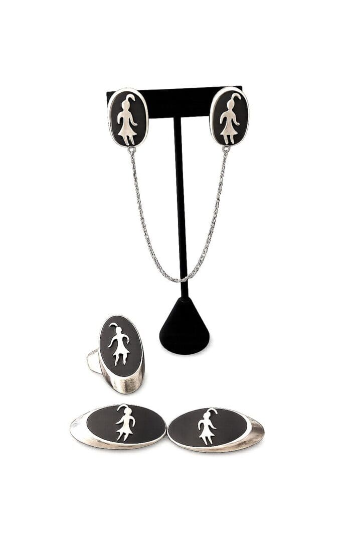 Black cameo jewelry set with silver silhouettes.